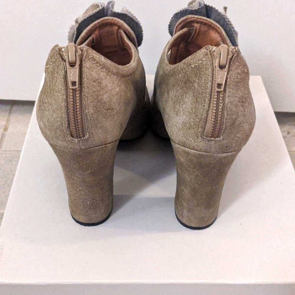 Anthropology Statement Gray Pump - image 2